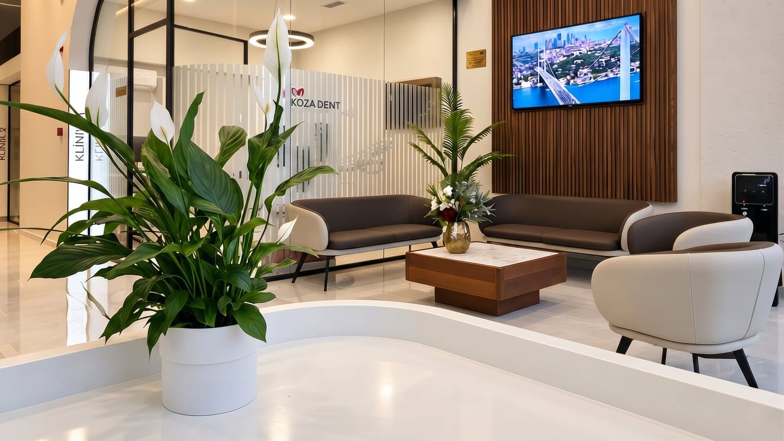 Waiting lounge at Koza Dent clinic